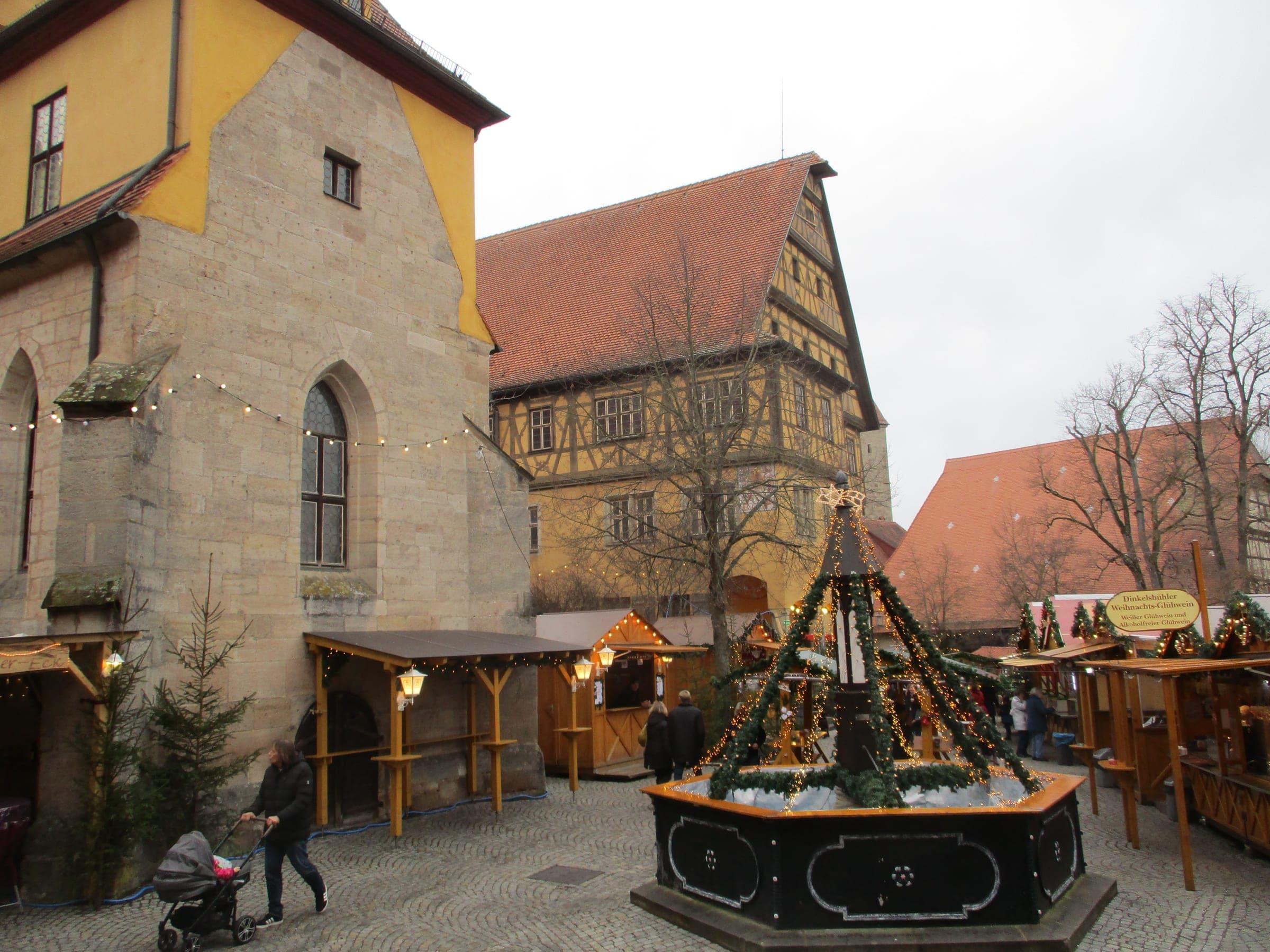 A garlanded fountain stands among the stalls in the Spitalhof courtyard at the Dinkelsbühl Christmas market
