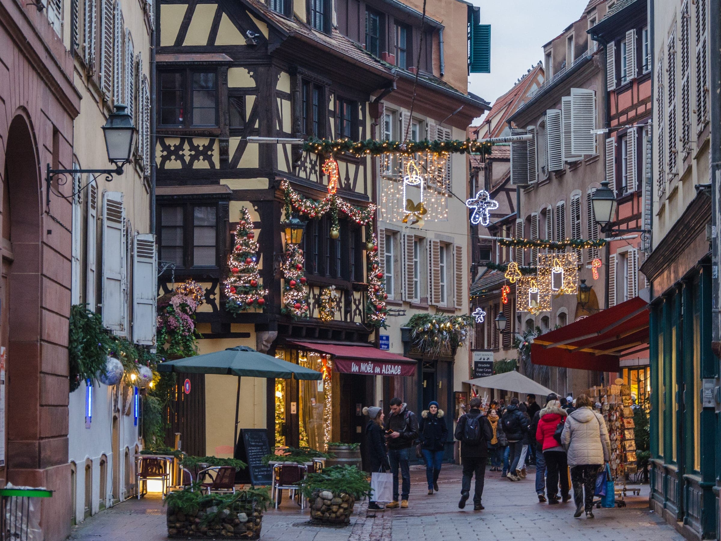 Garlands and a small fir decorate the half-timbered houses of rue des Dentelles in Strasbourg.