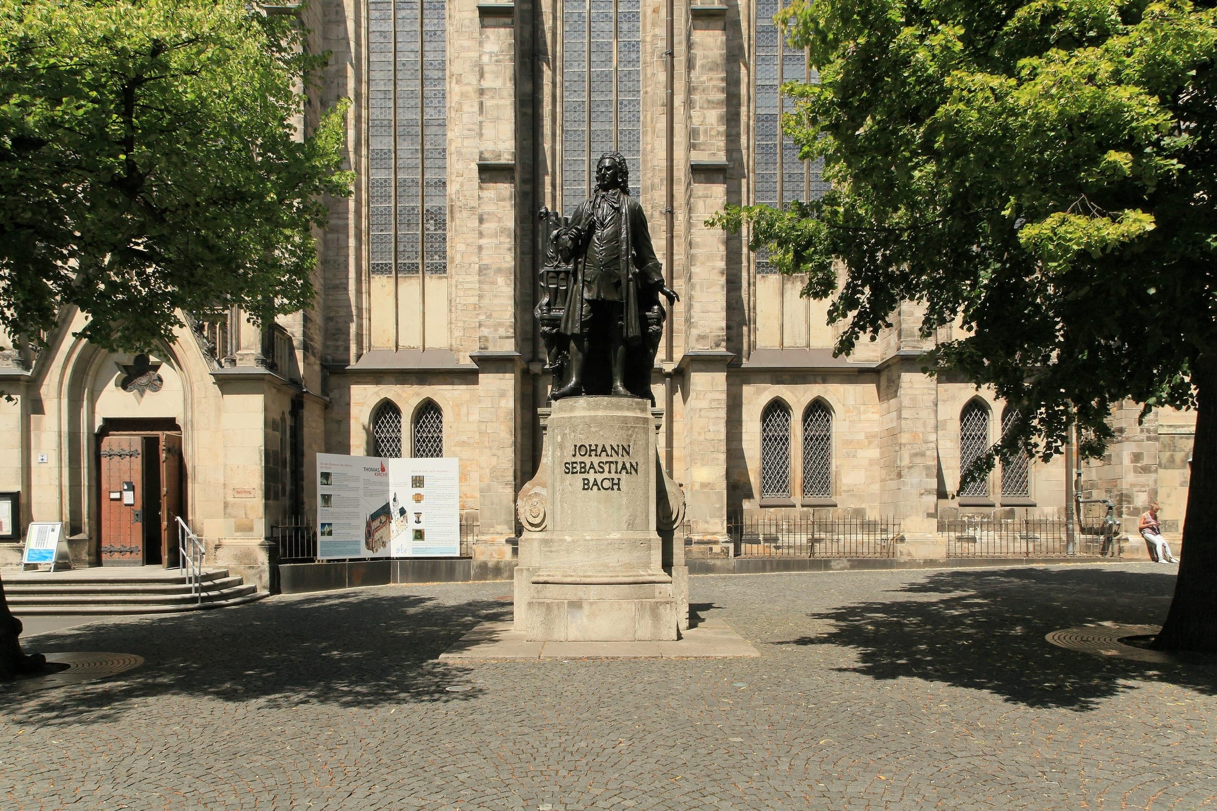 The Bach monument stands in the Thomaskirchhof before the south wall of the Thomaskirche in Leipzig.