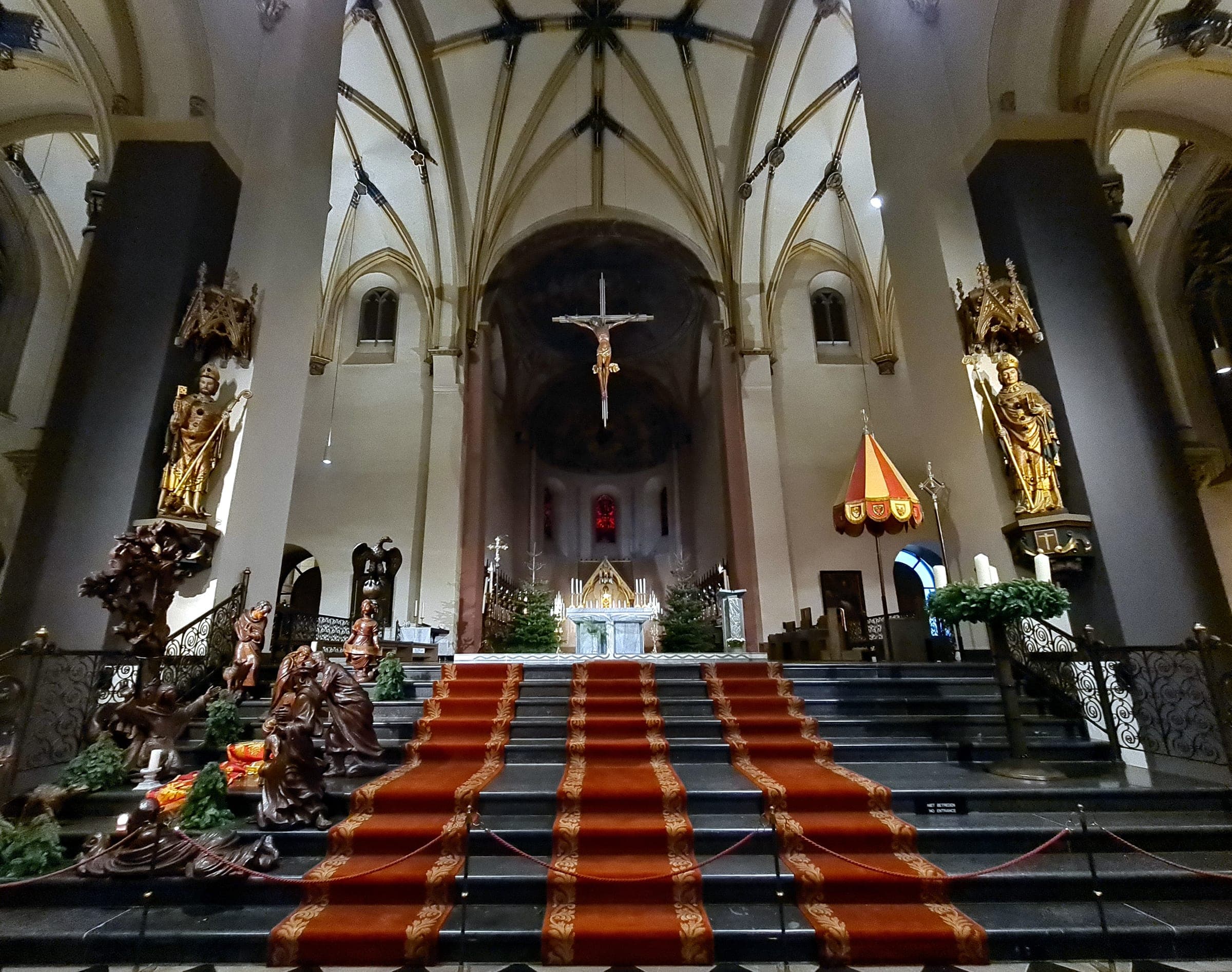 A nativity scene sits on the carpeted steps below the crossing of the Basilica of Saint Servatius in Maastricht.